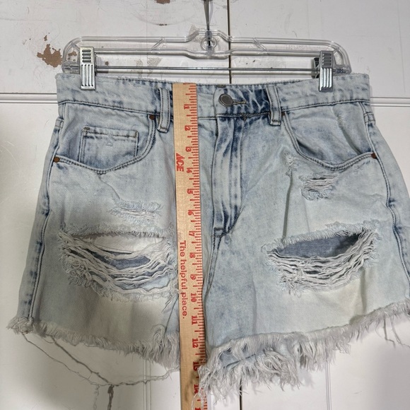 Blank NYC Wedgie Shorts Jean Shorts Distressed Light Wash Size 28 Denim Shorts - Picture 4 of 10